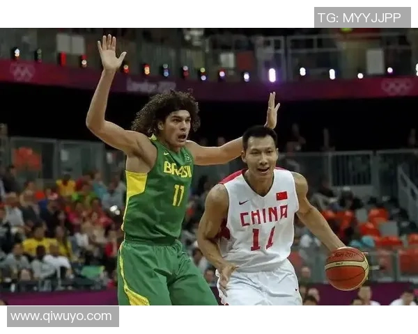 中国男篮迎战巴西队全力争胜展现实力与团队精神